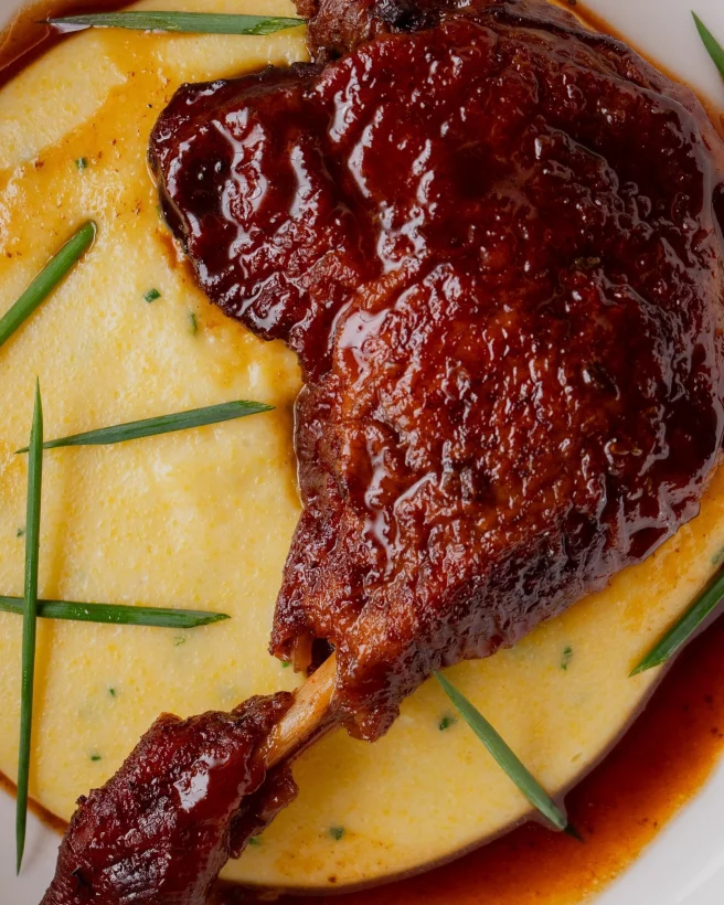 Интерьер/Экстерьер/Банкетная зона/Бар/Стол для двоих/Вход/Главный зал/Lounge зона кафе Cherchez Bistrot фото