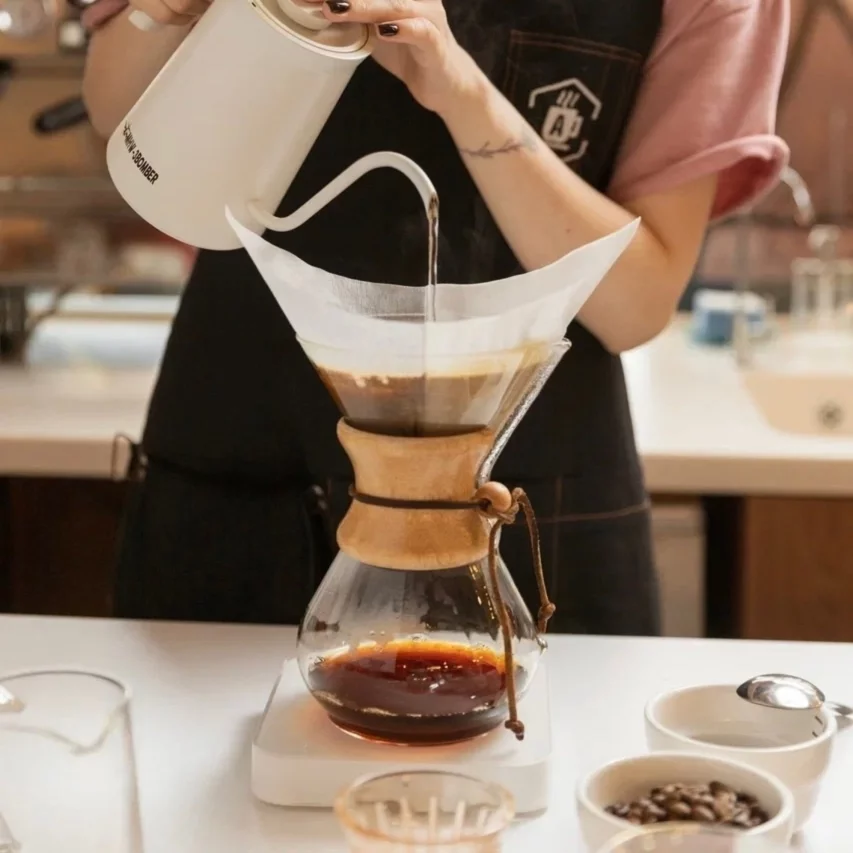 Интерьер/Экстерьер/Банкетная зона/Бар/Стол для двоих/Вход/Главный зал/Lounge зона кофейня Академия кофе фото