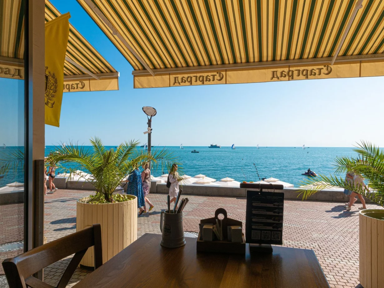 Интерьер/Экстерьер/Банкетная зона/Бар/Стол для двоих/Вход/Главный зал/Lounge зона ресторан Старград фото