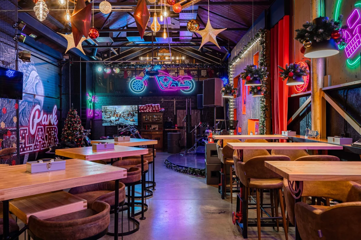 Интерьер/Экстерьер/Банкетная зона/Бар/Стол для двоих/Вход/Главный зал/Lounge зона ресторан Harley Drink Bar фото