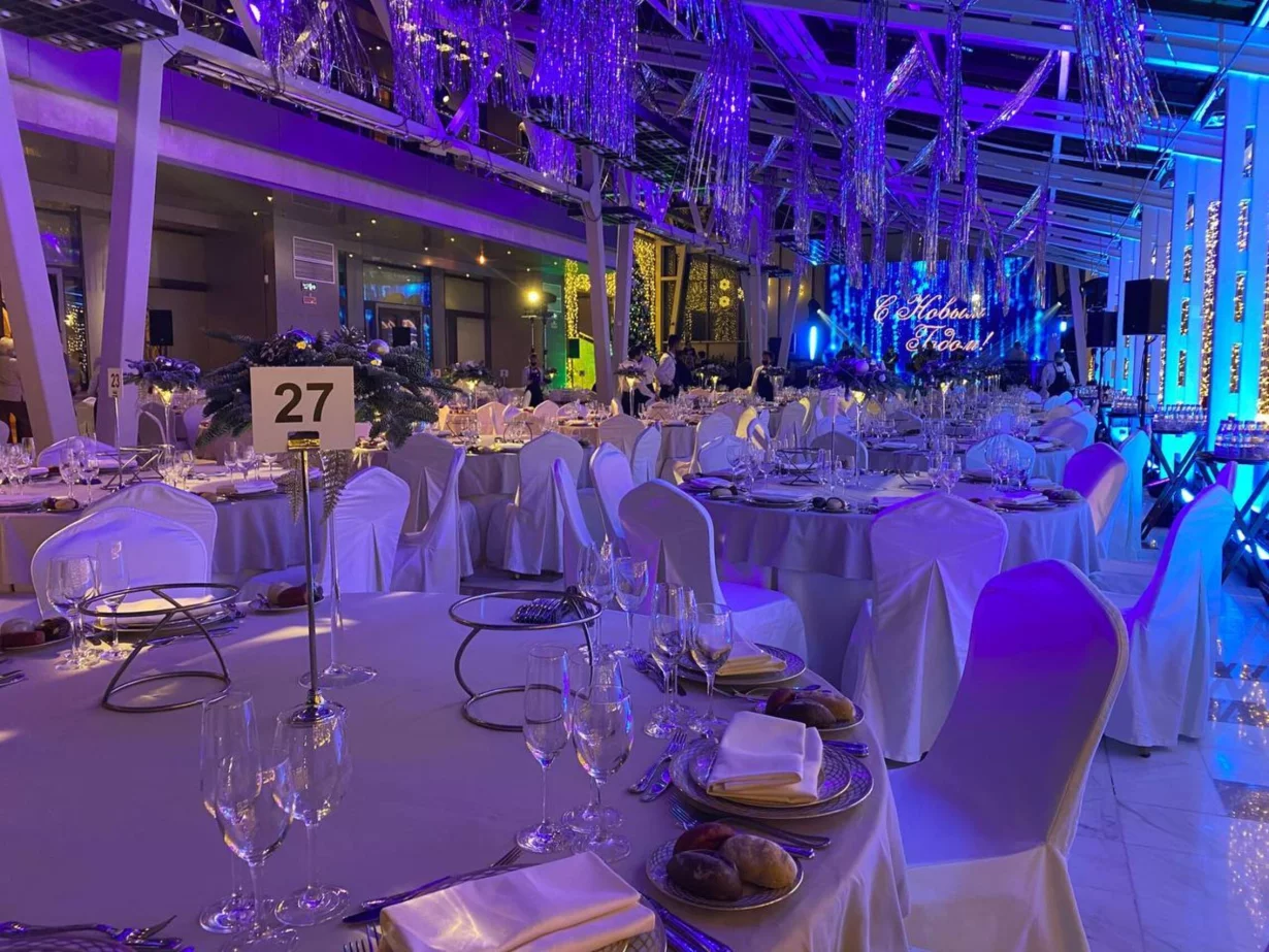 Интерьер/Экстерьер/Банкетная зона/Бар/Стол для двоих/Вход/Главный зал/Lounge зона банкетный зал Банкетные залы «Президент-Отеля» фото