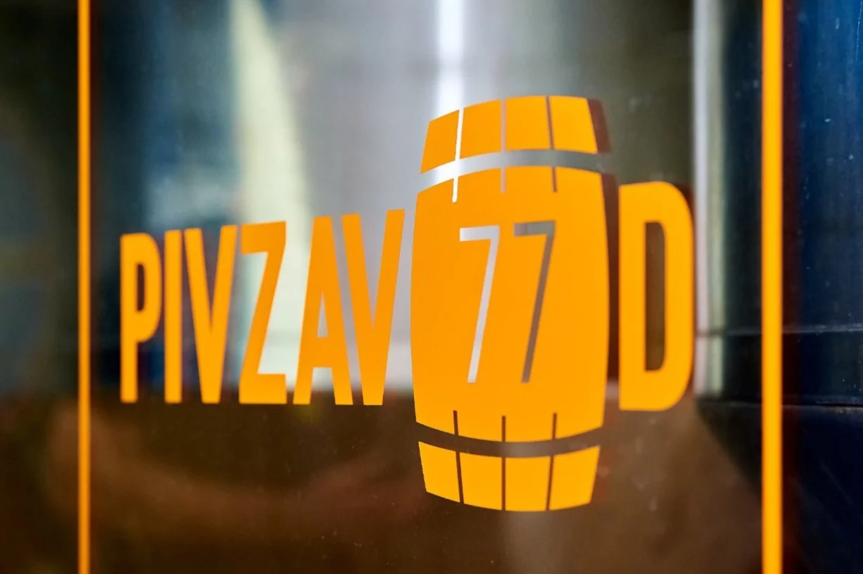 Интерьер/Экстерьер/Банкетная зона/Бар/Стол для двоих/Вход/Главный зал/Lounge зона бар Pivzavod77 фото