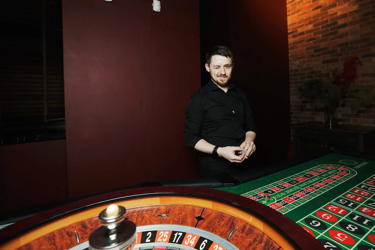 Интерьер/Экстерьер/Банкетная зона/Бар/Стол для двоих/Вход/Главный зал/Lounge зона бар Wine Story фото