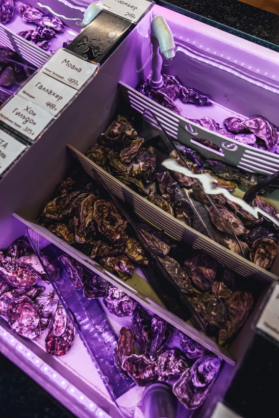 Интерьер/Экстерьер/Банкетная зона/Бар/Стол для двоих/Вход/Главный зал/Lounge зона гастробар Деликатеска фото