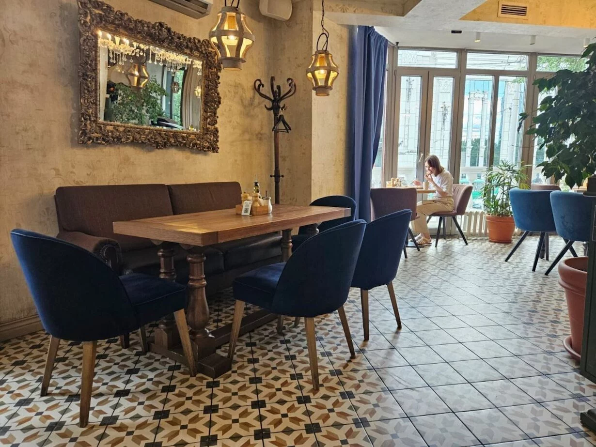 Интерьер/Экстерьер/Банкетная зона/Бар/Стол для двоих/Вход/Главный зал/Lounge зона ресторан Donna Olivia фото