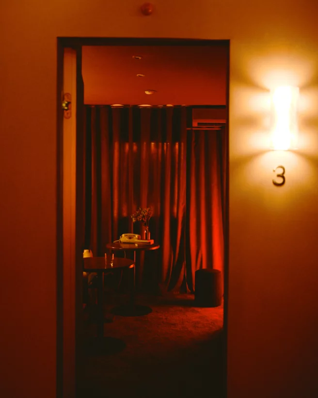 Интерьер/Экстерьер/Банкетная зона/Бар/Стол для двоих/Вход/Главный зал/Lounge зона бар Nomer фото