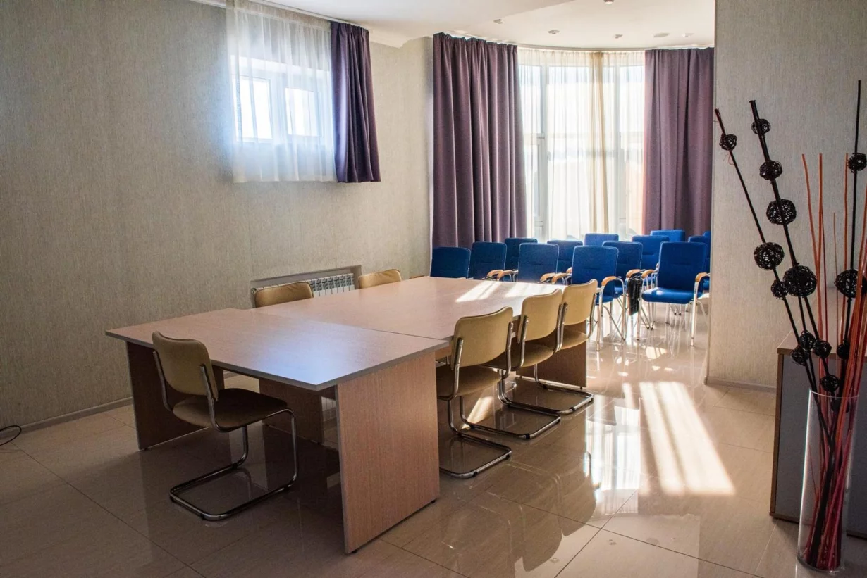 Интерьер/Экстерьер/Банкетная зона/Бар/Стол для двоих/Вход/Главный зал/Lounge зона банкетный зал Amici Grand Hotel фото