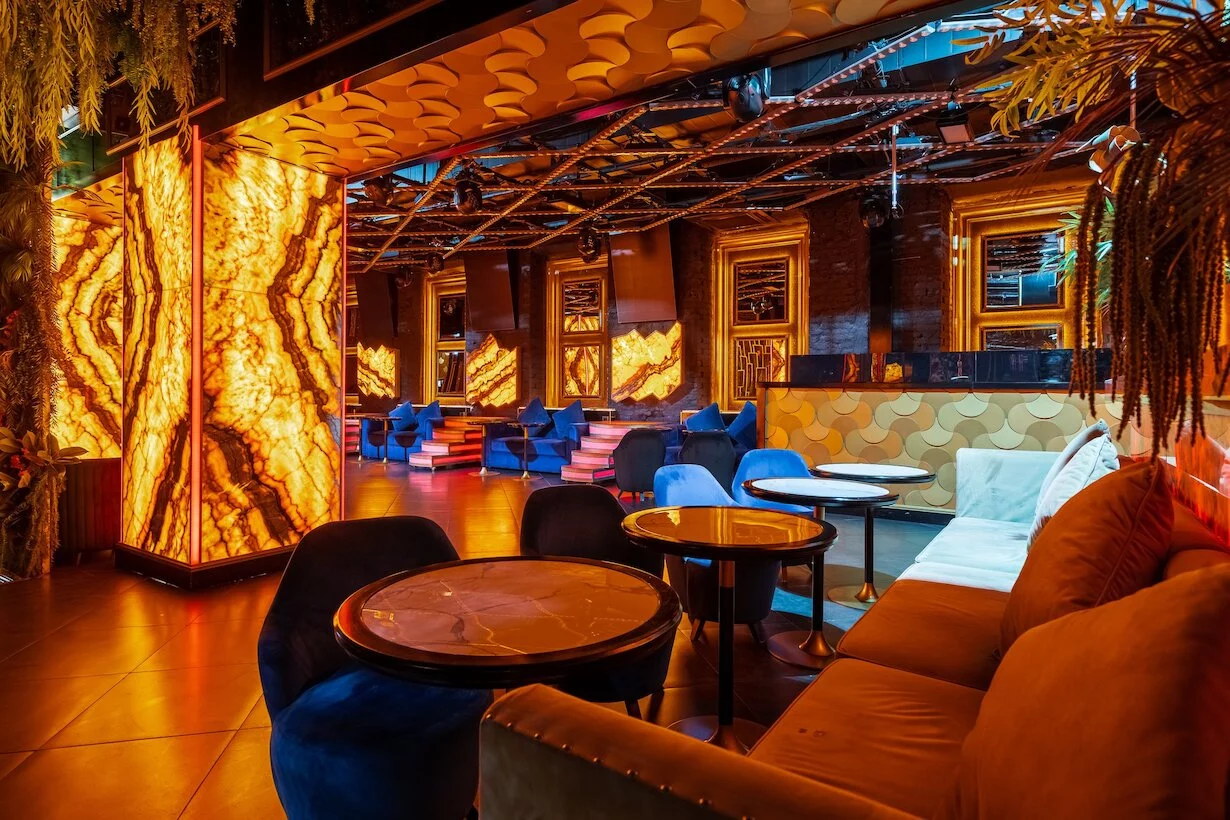 Интерьер/Экстерьер/Банкетная зона/Бар/Стол для двоих/Вход/Главный зал/Lounge зона клуб Project фото