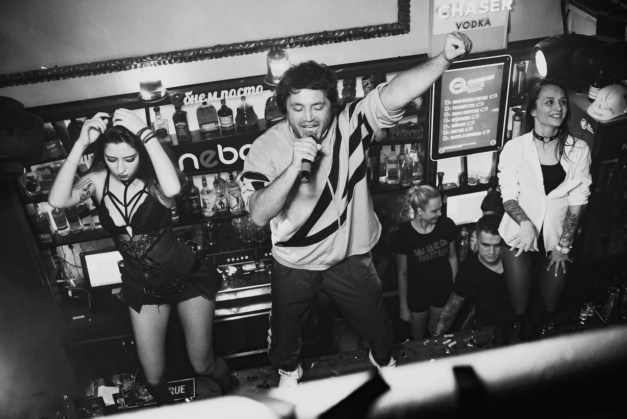Интерьер/Экстерьер/Банкетная зона/Бар/Стол для двоих/Вход/Главный зал/Lounge зона бар Nebar 2.0 фото