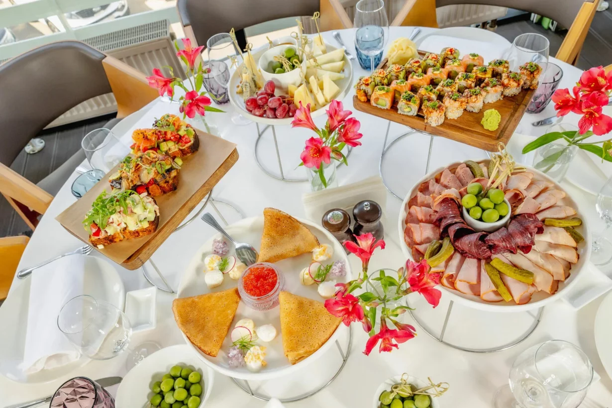 Интерьер/Экстерьер/Банкетная зона/Бар/Стол для двоих/Вход/Главный зал/Lounge зона ресторан Магадан на Красном Октябре фото