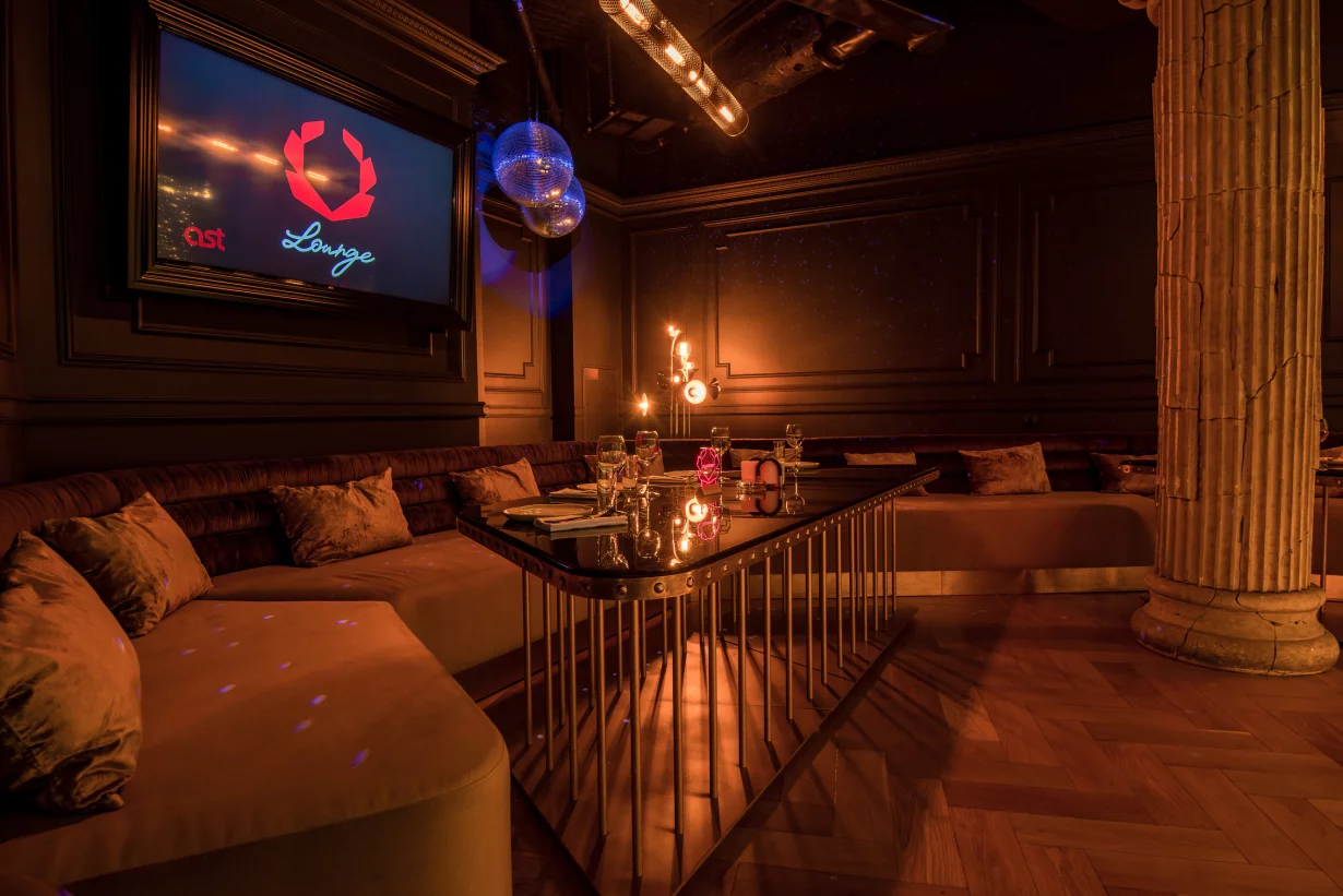 Интерьер/Экстерьер/Банкетная зона/Бар/Стол для двоих/Вход/Главный зал/Lounge зона ресторанный комплекс Olimpbet Lounge фото