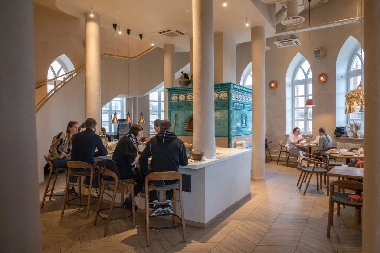 Интерьер/Экстерьер/Банкетная зона/Бар/Стол для двоих/Вход/Главный зал/Lounge зона ресторан Есения фото