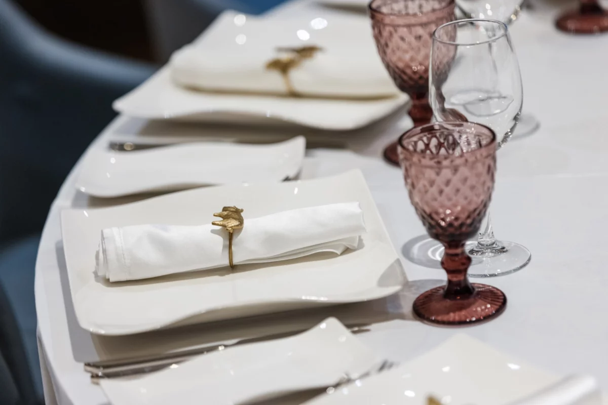 Интерьер/Экстерьер/Банкетная зона/Бар/Стол для двоих/Вход/Главный зал/Lounge зона банкетный зал Адриана фото