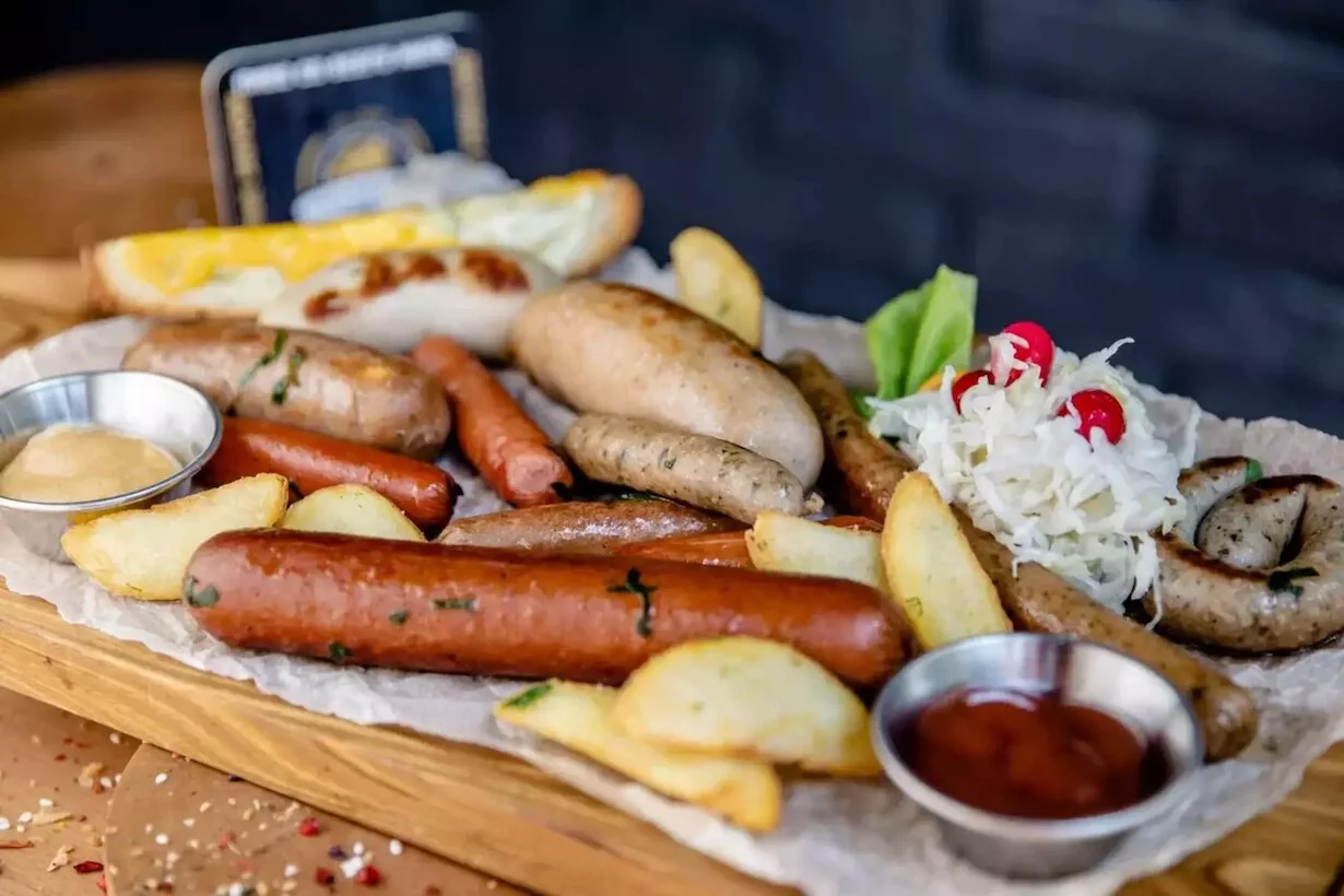 Интерьер/Экстерьер/Банкетная зона/Бар/Стол для двоих/Вход/Главный зал/Lounge зона бар Традиции мирового пивоварения фото