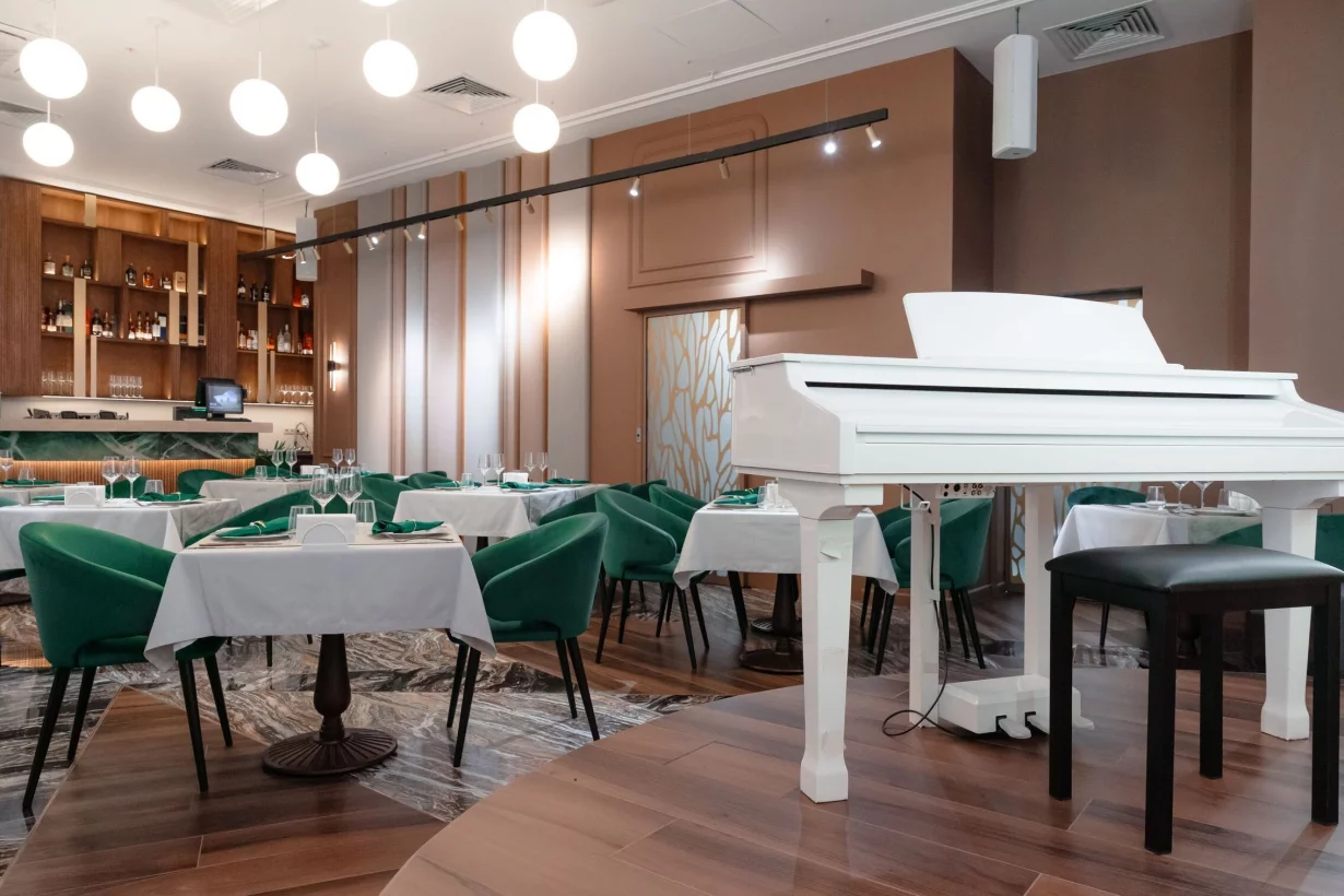 Интерьер/Экстерьер/Банкетная зона/Бар/Стол для двоих/Вход/Главный зал/Lounge зона ресторан Meet’in’o фото