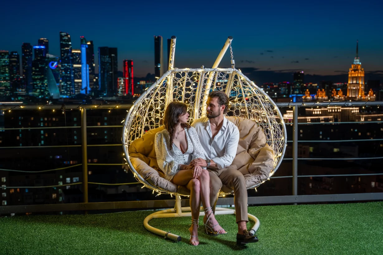 Интерьер/Экстерьер/Банкетная зона/Бар/Стол для двоих/Вход/Главный зал/Lounge зона лофт One Love фото