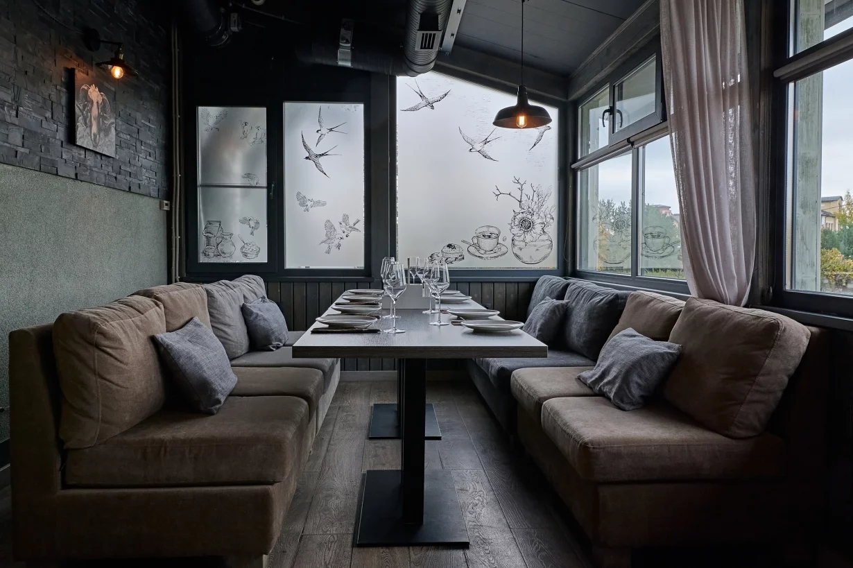 Интерьер/Экстерьер/Банкетная зона/Бар/Стол для двоих/Вход/Главный зал/Lounge зона ресторан Молоко фото