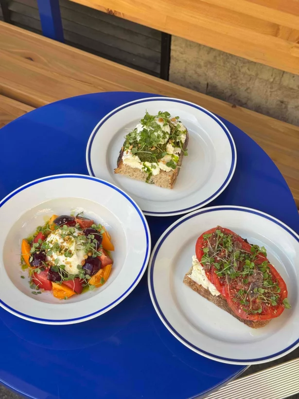 Интерьер/Экстерьер/Банкетная зона/Бар/Стол для двоих/Вход/Главный зал/Lounge зона кафе Café Alto фото