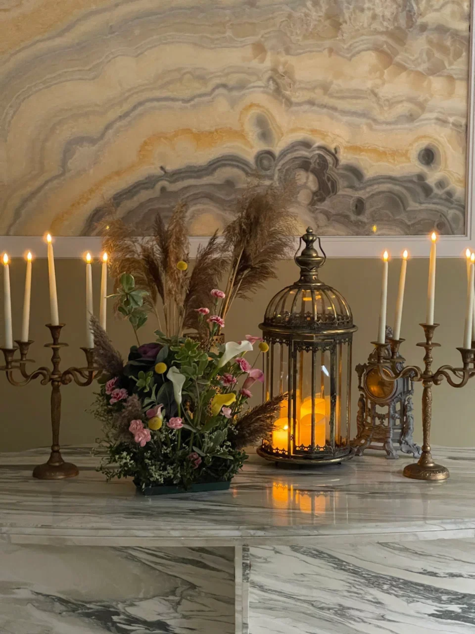 Интерьер/Экстерьер/Банкетная зона/Бар/Стол для двоих/Вход/Главный зал/Lounge зона лофт Партия фото