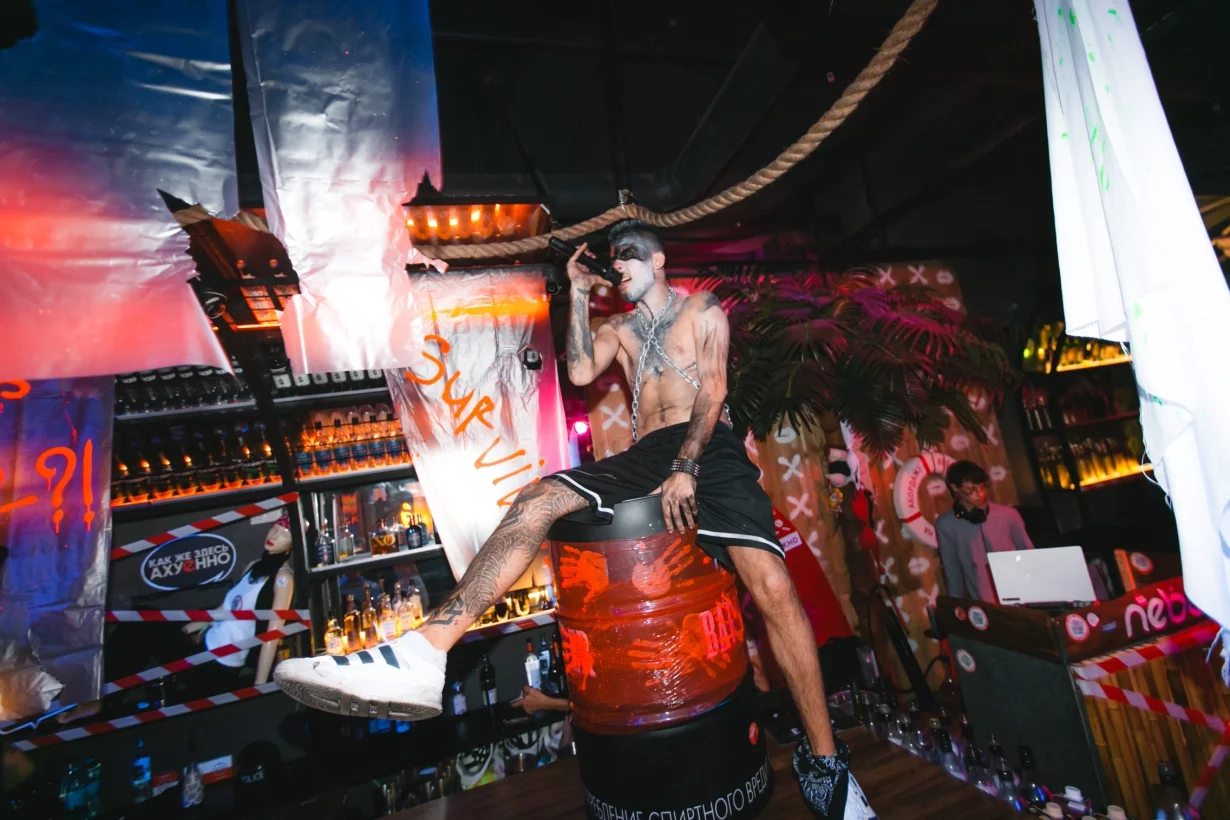 Интерьер/Экстерьер/Банкетная зона/Бар/Стол для двоих/Вход/Главный зал/Lounge зона бар Nebar фото