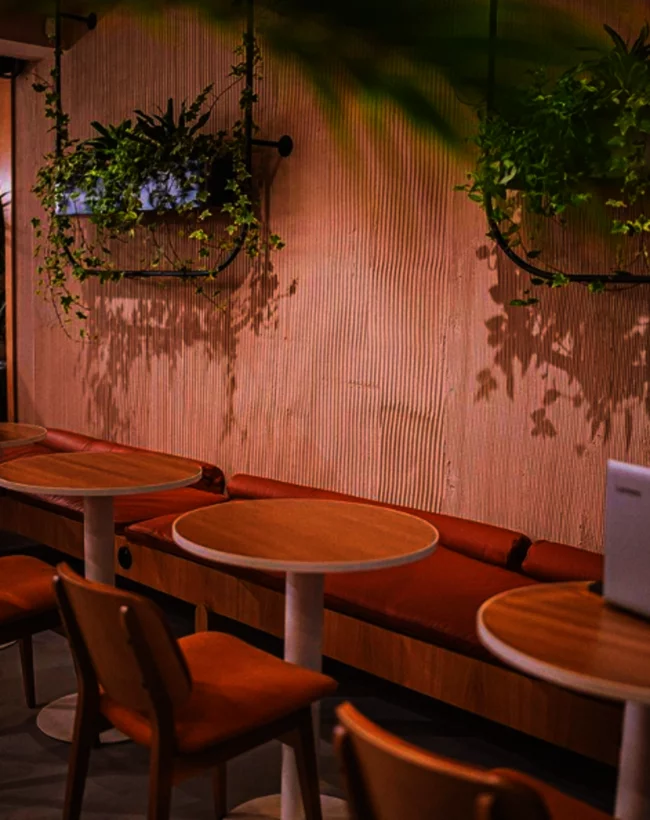 Интерьер/Экстерьер/Банкетная зона/Бар/Стол для двоих/Вход/Главный зал/Lounge зона кофейня Finch фото