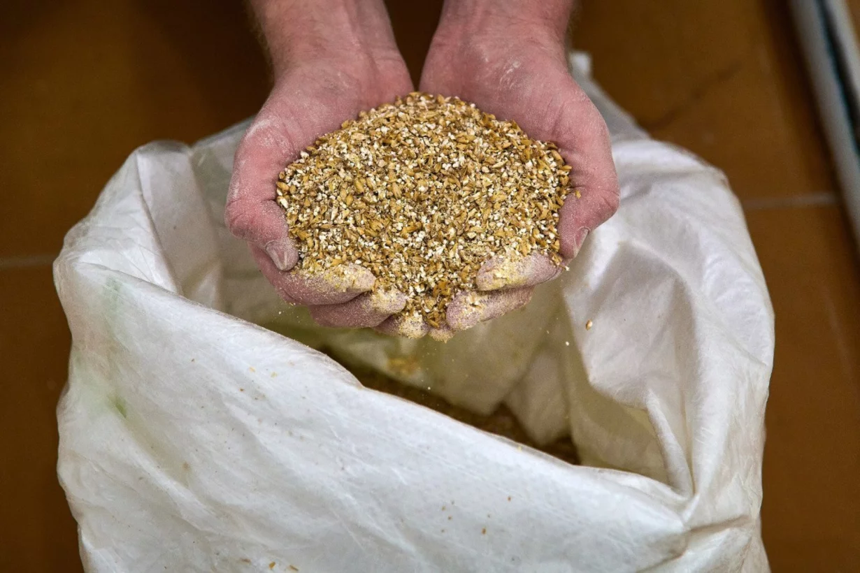 Интерьер/Экстерьер/Банкетная зона/Бар/Стол для двоих/Вход/Главный зал/Lounge зона бар Pivzavod77 фото