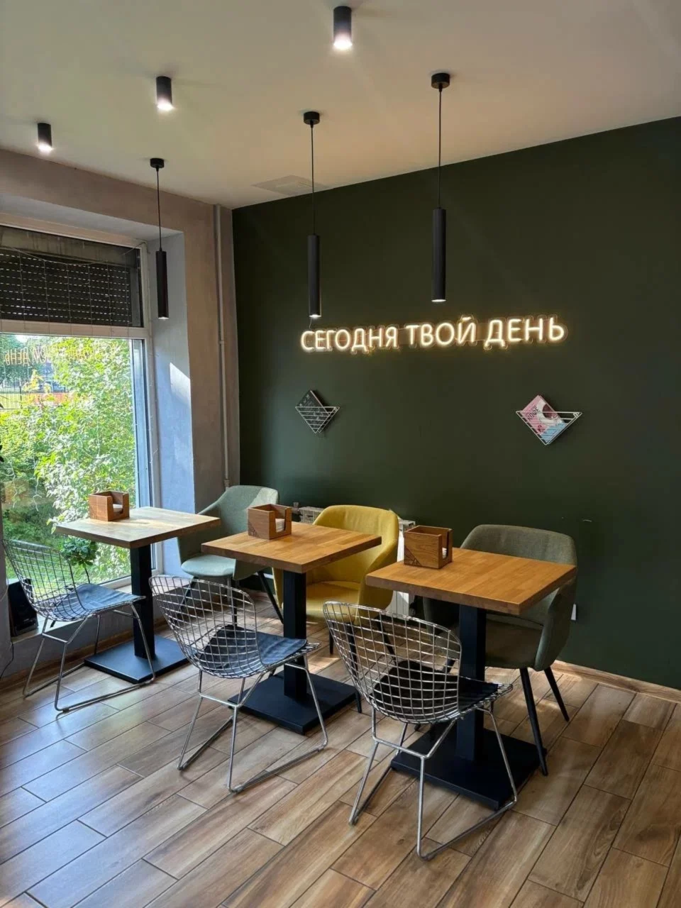Интерьер/Экстерьер/Банкетная зона/Бар/Стол для двоих/Вход/Главный зал/Lounge зона кофейня Coffee Like фото