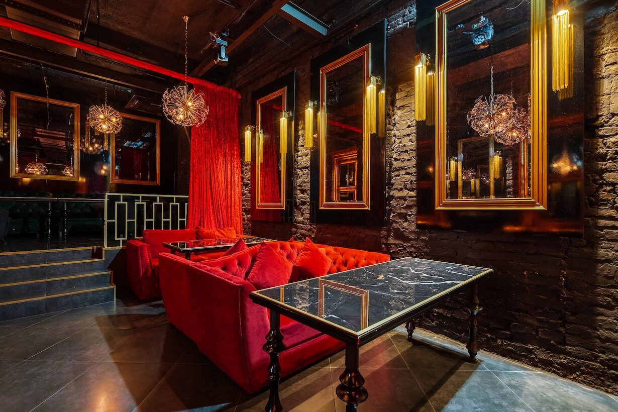 Интерьер/Экстерьер/Банкетная зона/Бар/Стол для двоих/Вход/Главный зал/Lounge зона клуб Project фото