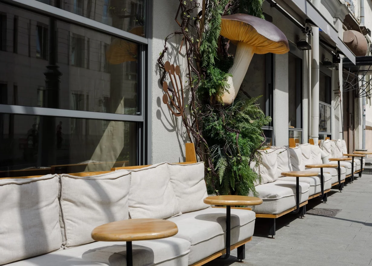 Интерьер/Экстерьер/Банкетная зона/Бар/Стол для двоих/Вход/Главный зал/Lounge зона ресторан Айна фото