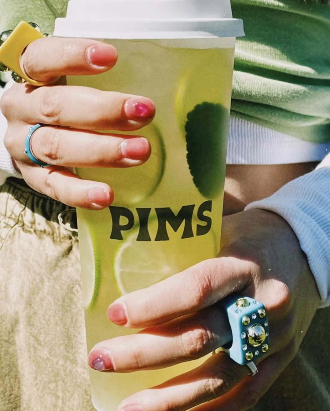 Интерьер/Экстерьер/Банкетная зона/Бар/Стол для двоих/Вход/Главный зал/Lounge зона кафе Pims фото