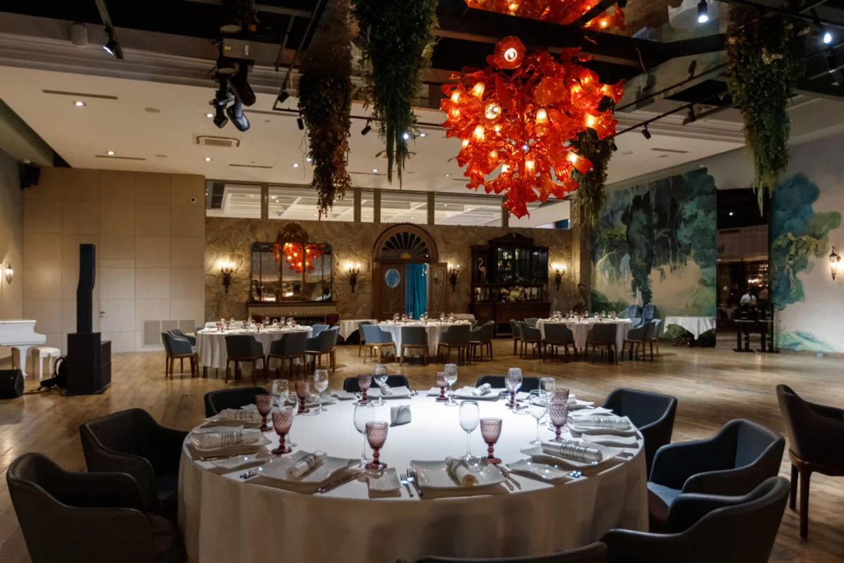 Интерьер/Экстерьер/Банкетная зона/Бар/Стол для двоих/Вход/Главный зал/Lounge зона банкетный зал Адриана фото