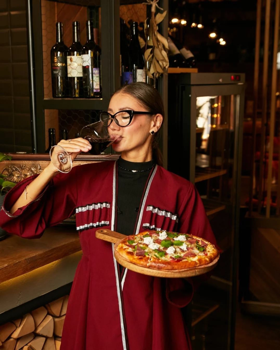 Интерьер/Экстерьер/Банкетная зона/Бар/Стол для двоих/Вход/Главный зал/Lounge зона ресторан Хачо и Пури фото