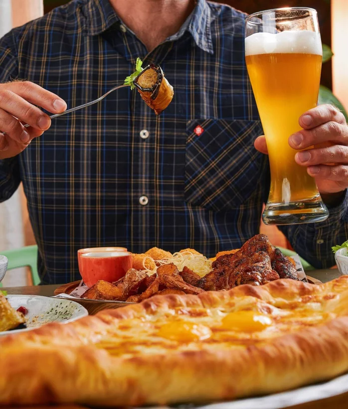 Интерьер/Экстерьер/Банкетная зона/Бар/Стол для двоих/Вход/Главный зал/Lounge зона ресторан Грузинские истории фото