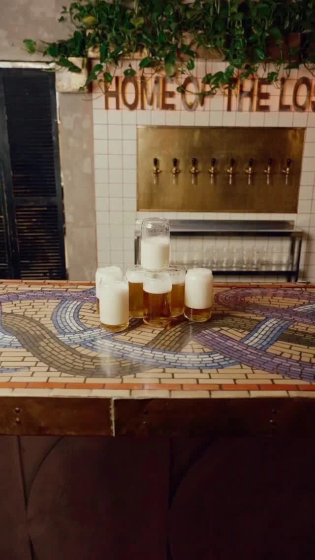 Интерьер/Экстерьер/Банкетная зона/Бар/Стол для двоих/Вход/Главный зал/Lounge зона бар Escapist фото