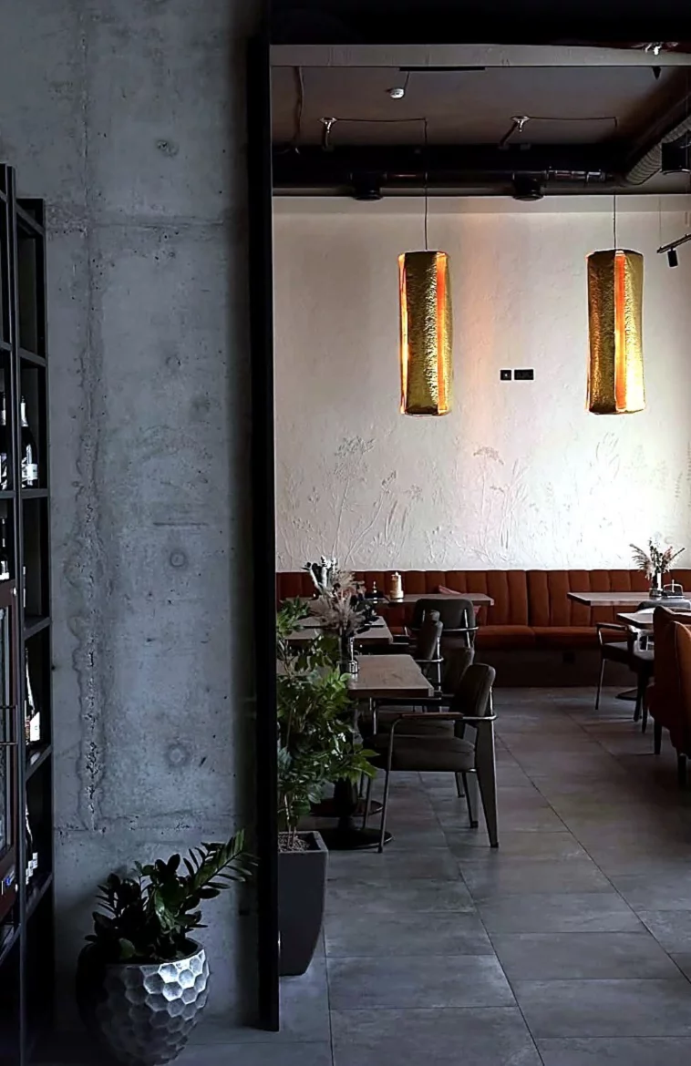 Интерьер/Экстерьер/Банкетная зона/Бар/Стол для двоих/Вход/Главный зал/Lounge зона ресторан Брют фото