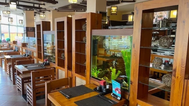 Интерьер/Экстерьер/Банкетная зона/Бар/Стол для двоих/Вход/Главный зал/Lounge зона ресторан Якитория фото