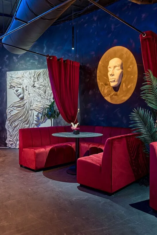 Интерьер/Экстерьер/Банкетная зона/Бар/Стол для двоих/Вход/Главный зал/Lounge зона караоке-клуб Гримёрка фото