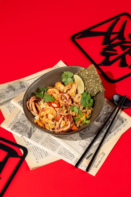 Интерьер/Экстерьер/Банкетная зона/Бар/Стол для двоих/Вход/Главный зал/Lounge зона бар Лапшичка от Сергея Орлова фото