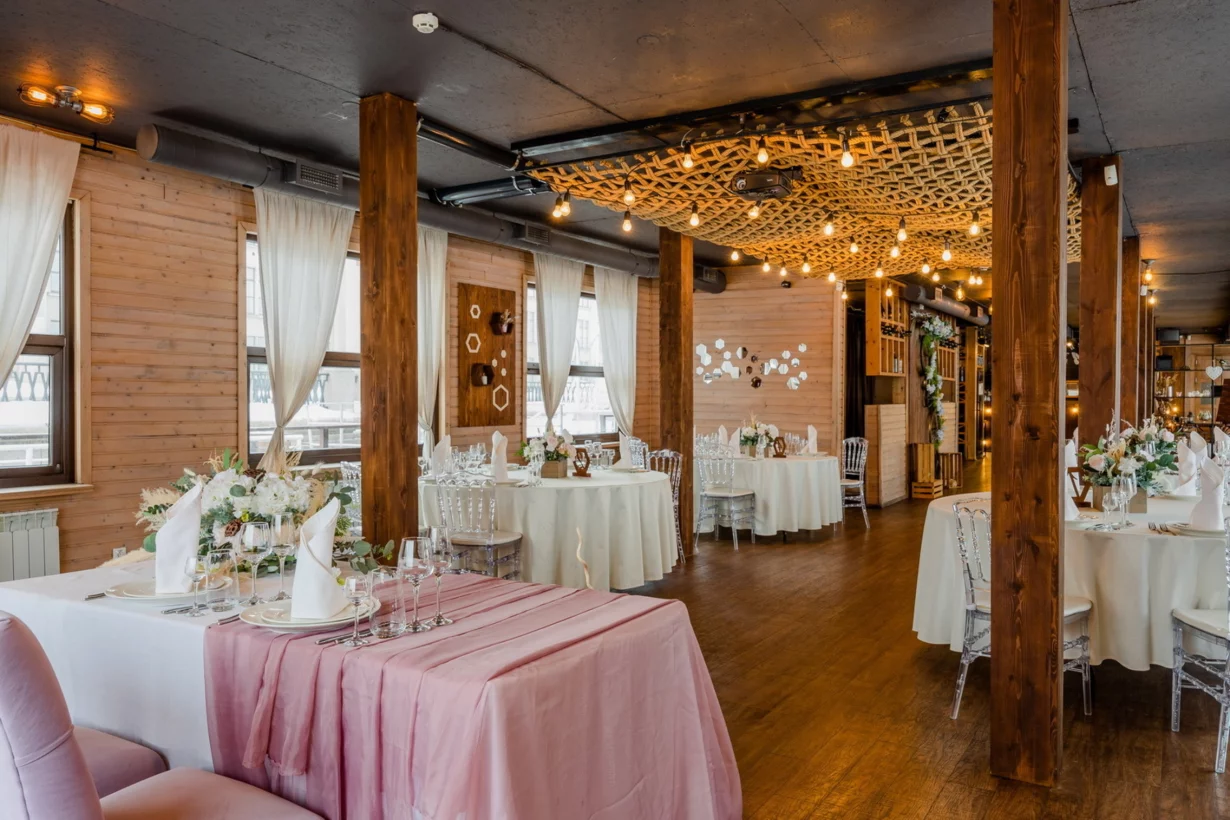 Интерьер/Экстерьер/Банкетная зона/Бар/Стол для двоих/Вход/Главный зал/Lounge зона банкетный зал Рэмсель фото