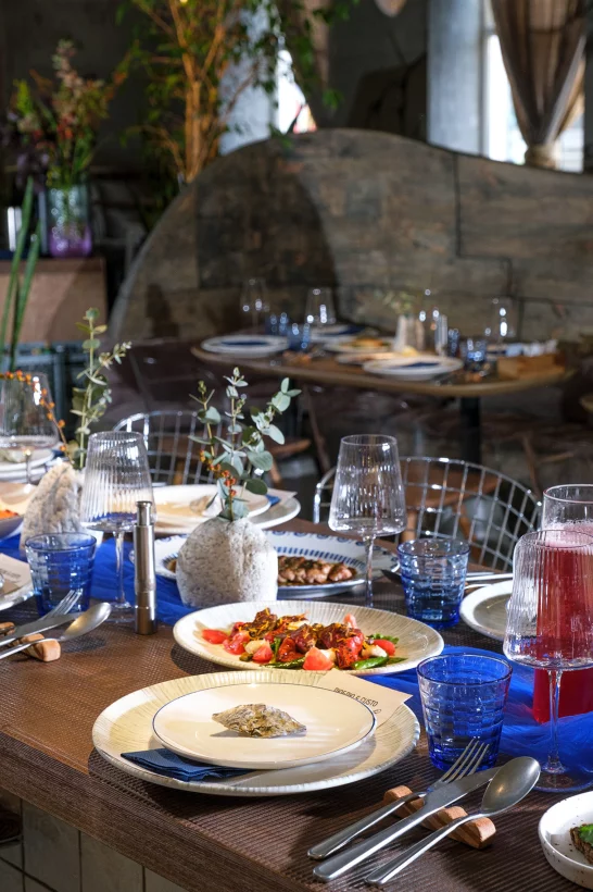 Интерьер/Экстерьер/Банкетная зона/Бар/Стол для двоих/Вход/Главный зал/Lounge зона ресторан Custo фото