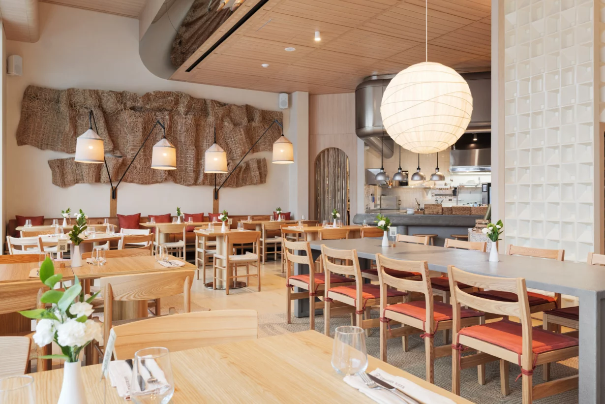 Интерьер/Экстерьер/Банкетная зона/Бар/Стол для двоих/Вход/Главный зал/Lounge зона ресторан «М2 Органик клуб» Слава фото