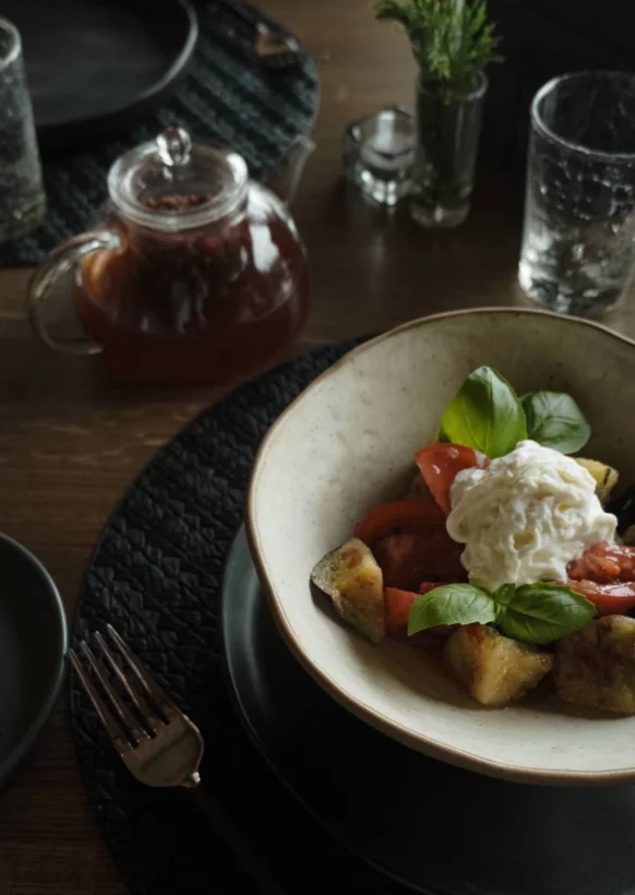 Интерьер/Экстерьер/Банкетная зона/Бар/Стол для двоих/Вход/Главный зал/Lounge зона ресторан Wood Wood Wood фото