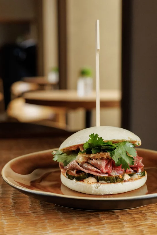 Интерьер/Экстерьер/Банкетная зона/Бар/Стол для двоих/Вход/Главный зал/Lounge зона ресторан Ro фото