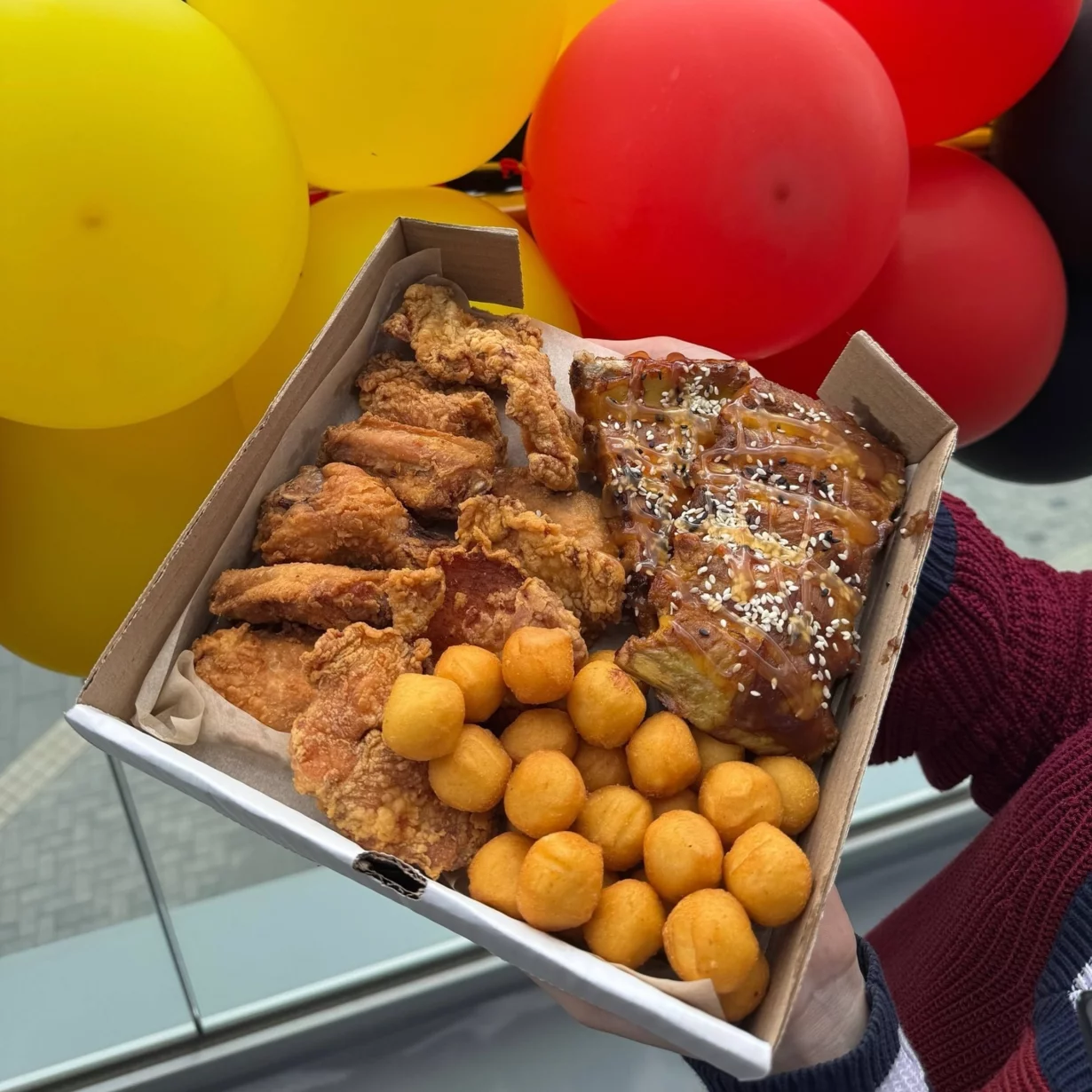 Интерьер/Экстерьер/Банкетная зона/Бар/Стол для двоих/Вход/Главный зал/Lounge зона фастфуд Кур Крыло фото