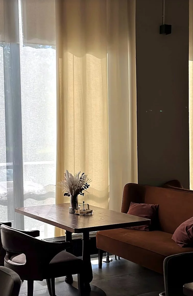 Интерьер/Экстерьер/Банкетная зона/Бар/Стол для двоих/Вход/Главный зал/Lounge зона ресторан Брют фото