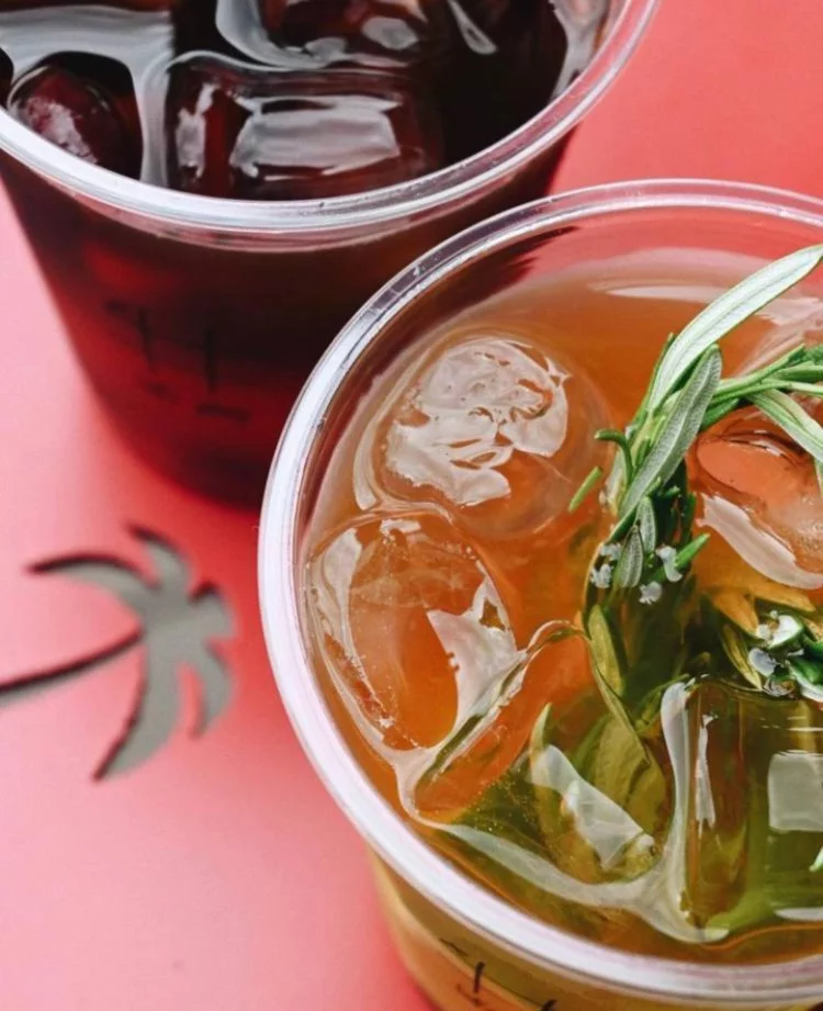 Интерьер/Экстерьер/Банкетная зона/Бар/Стол для двоих/Вход/Главный зал/Lounge зона кофейня Surf Coffee X Lights фото