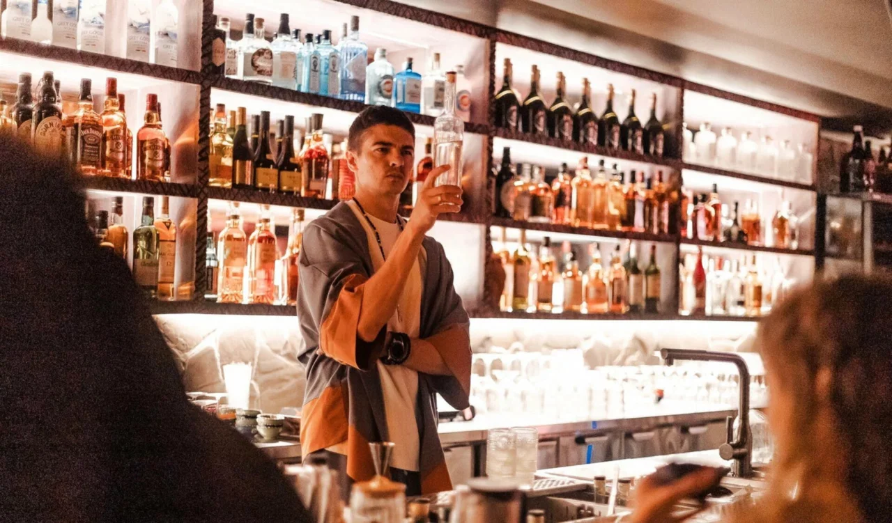 Интерьер/Экстерьер/Банкетная зона/Бар/Стол для двоих/Вход/Главный зал/Lounge зона бар Лед и пламя фото