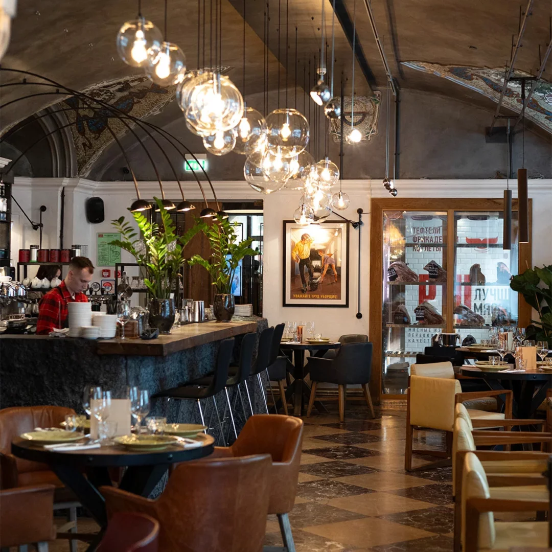 Интерьер/Экстерьер/Банкетная зона/Бар/Стол для двоих/Вход/Главный зал/Lounge зона стейк-хаус Рыбы нет фото