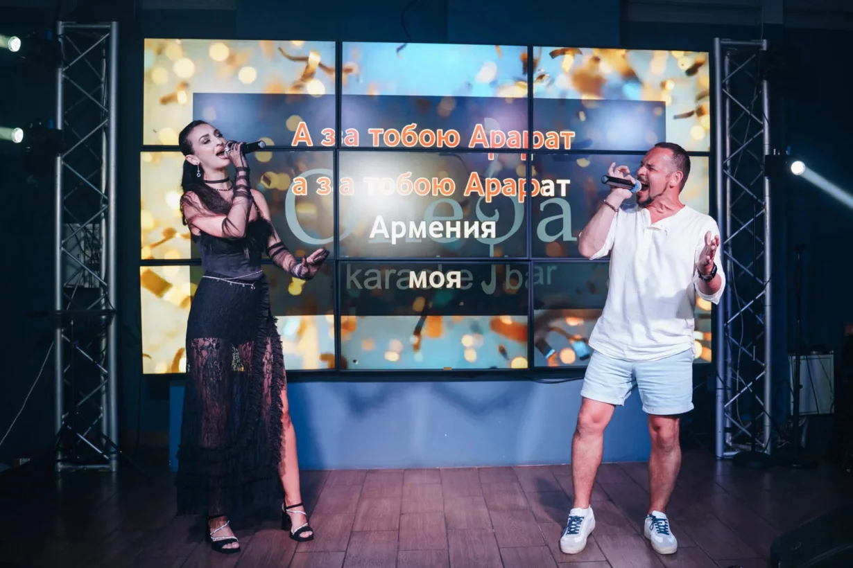 Интерьер/Экстерьер/Банкетная зона/Бар/Стол для двоих/Вход/Главный зал/Lounge зона караоке-клуб Опера фото