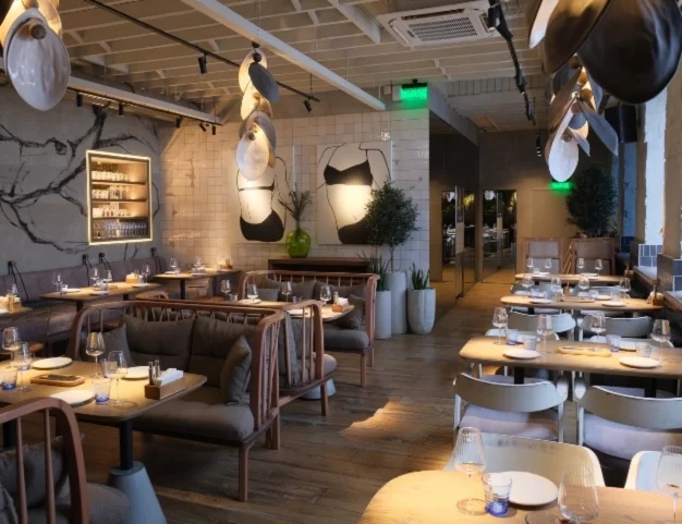 Белый зал Custo